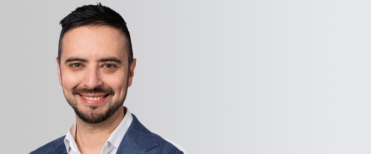 Headshot of Carlos Flores